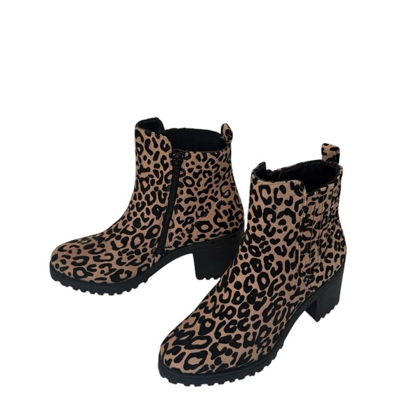 Qupid Leopard Print Ankle Boots • Size 6 • chunky Block Lug Heel • EUC - Picture 3 of 16